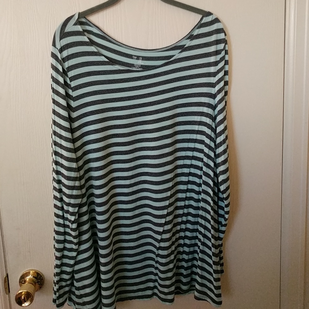 Gap long sleeve shirt